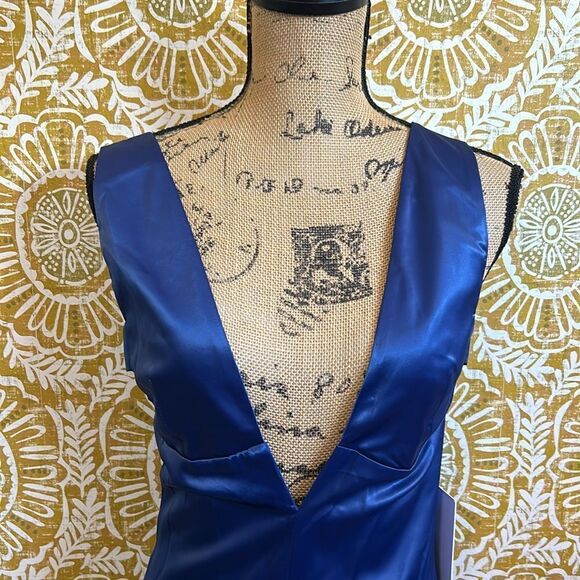 NWT Alamour The Label Ambel Satin Plunge Neckline Front Slit Gown in Navy size M - Picture 8 of 13